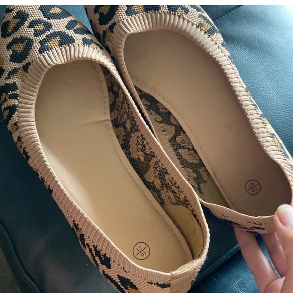 Leopard Print flats - Picture 4 of 10